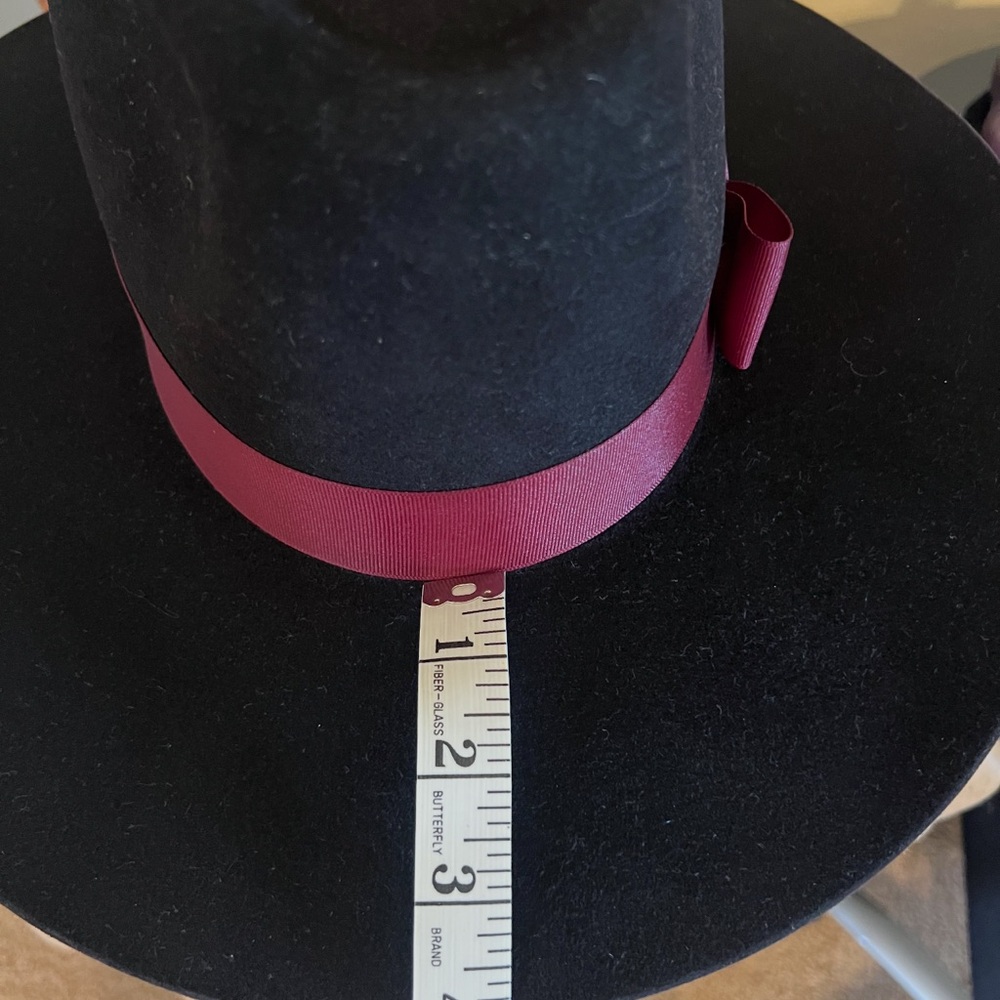 Elegant Black Hat with Burgundy Ribbon - Picture 4 of 6